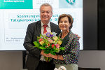 LH-Stv. Anton Lang (l.) dankte Barbara Fiala-Köck (r.), die im Herbst in den Ruhestand treten wird, für ihr kompetentes und leidenschaftliches Wirken als Tierschutzombudsfrau der Steiermark.
