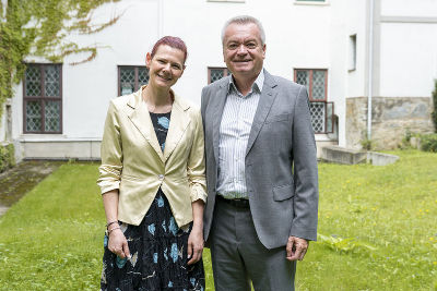 Ihren ersten Tätigkeitsbericht präsentierte Tierschutzombudsfrau Karoline Schlögl gemeinsam mit LH-St. Anton Lang. © Land Steiermark/Binder Ihren ersten Tätigkeitsbericht präsentierte Tierschutzombudsfrau Karoline Schlögl gemeinsam mit LH-St. Anton Lang.